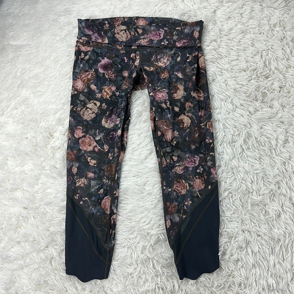 🔥$SALE$🔥 Lululemon Wunder Under Crop *Scallop 24" Frosted Rose Multi - Picture 1 of 5